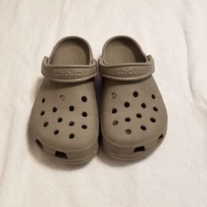 CROCS Unisex Beige Classic Clogs - Size 6 - 7